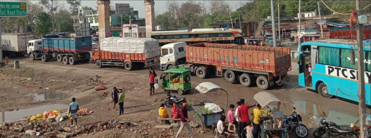 The speed remained halted for 7 hours, Bharouli roundabout was jammed due to mud and traffic jam.