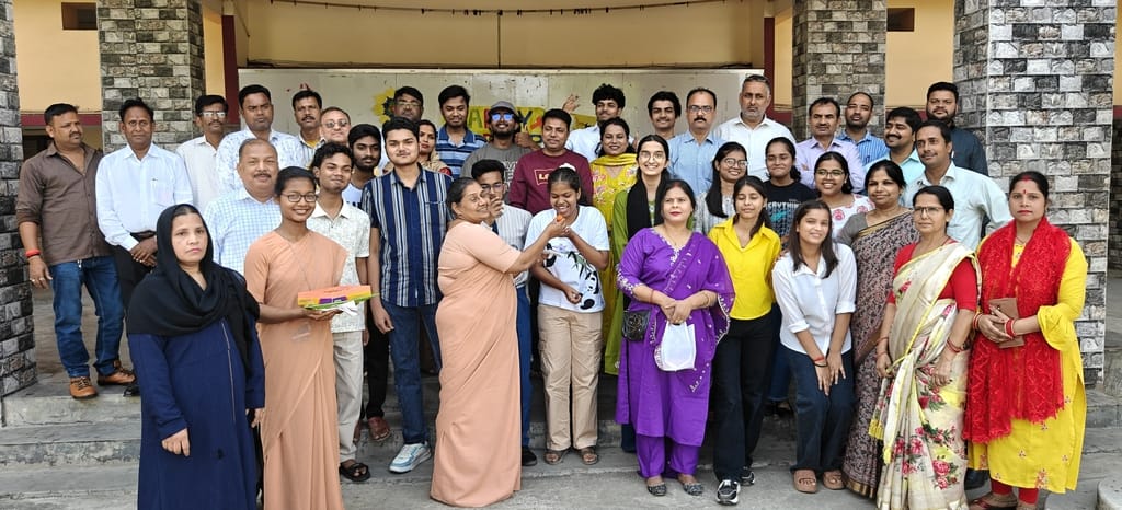 Divyanshu became the district topper in class 10th and Apoorva in class 12th.