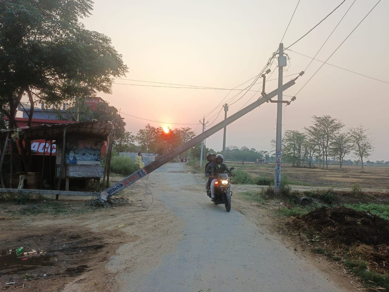 Due to the storm and rain, electricity was cut off in the border areas, consumers were troubled.