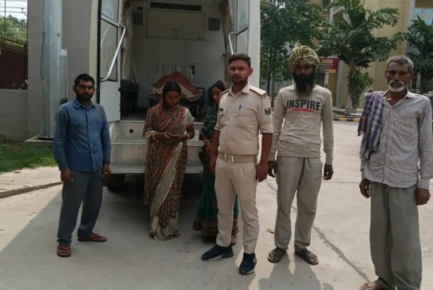 पोस्टमार्टम कराने पहुंचे परिजन और पुलिस