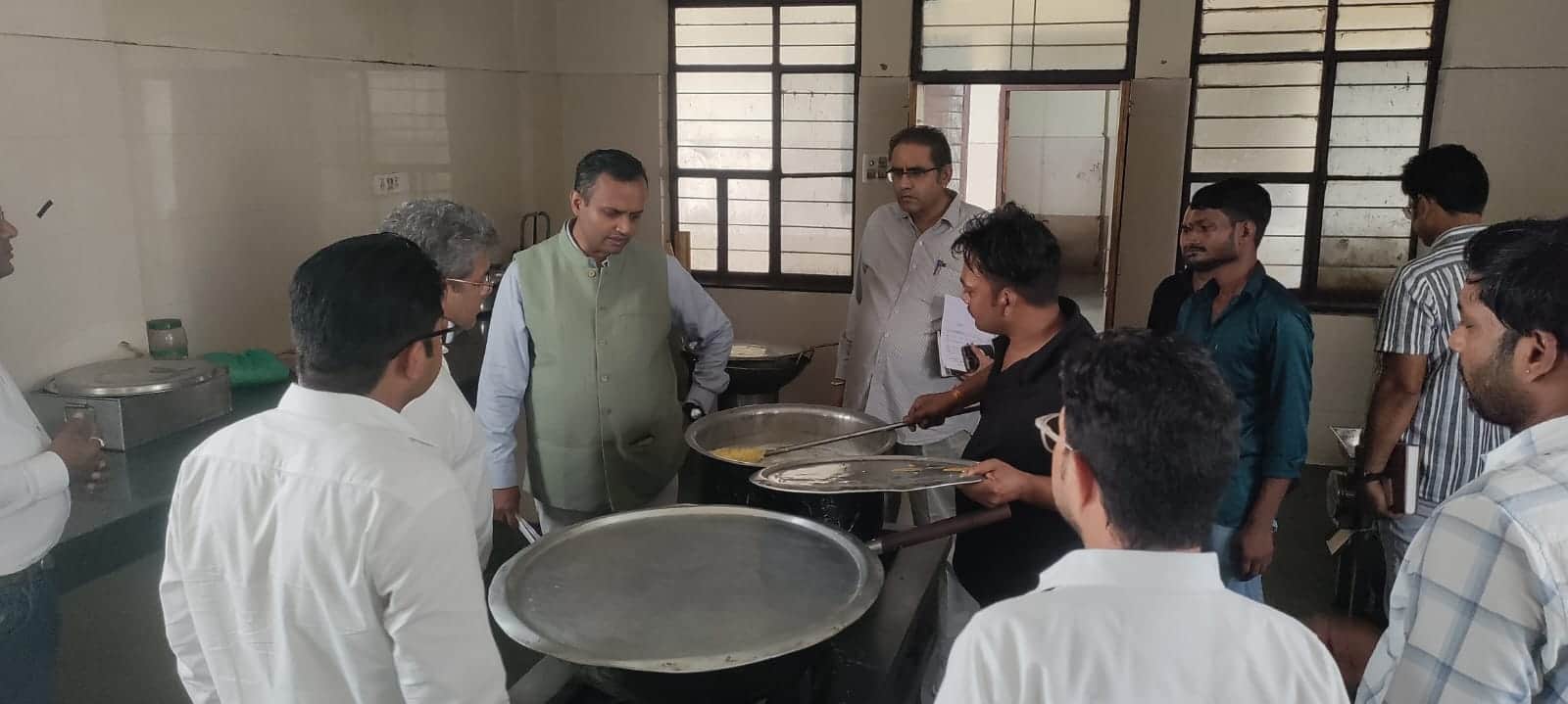 सिरोही जिला कलेक्टर रोहिताश्वसिंह तोमर ने मेडिकल कॉलेज का किया निरीक्षण