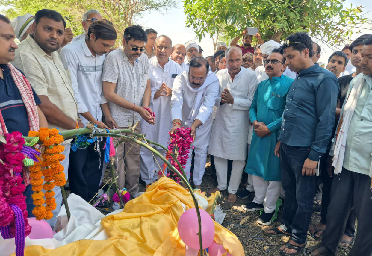 MP representative mourns the death of his father, takes a plane for final farewell
