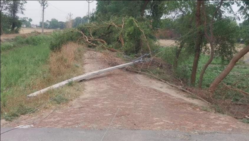 50 neighborhoods and 1,000 villages in the city went through a night without power, and people yearned for water all day
