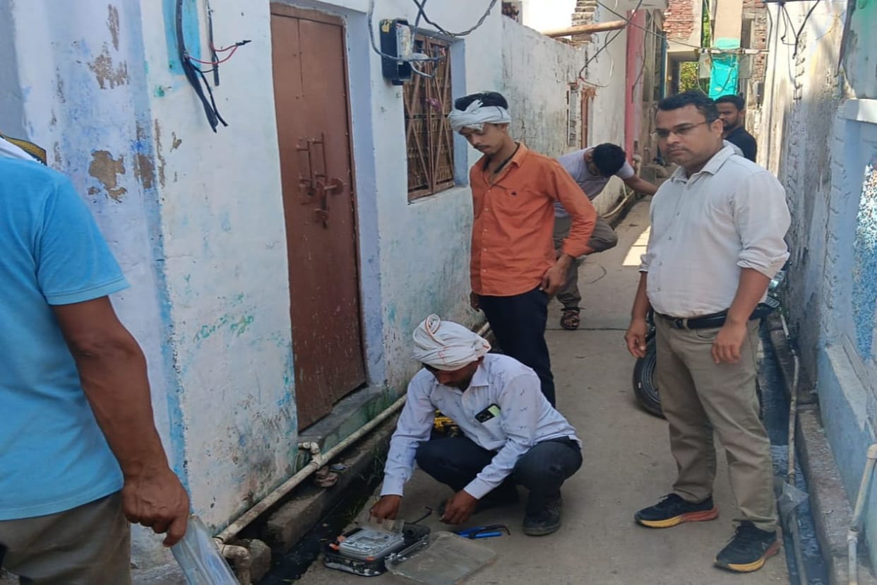 Uprooted meters were reinstalled in Nagla Rati, Linepar.