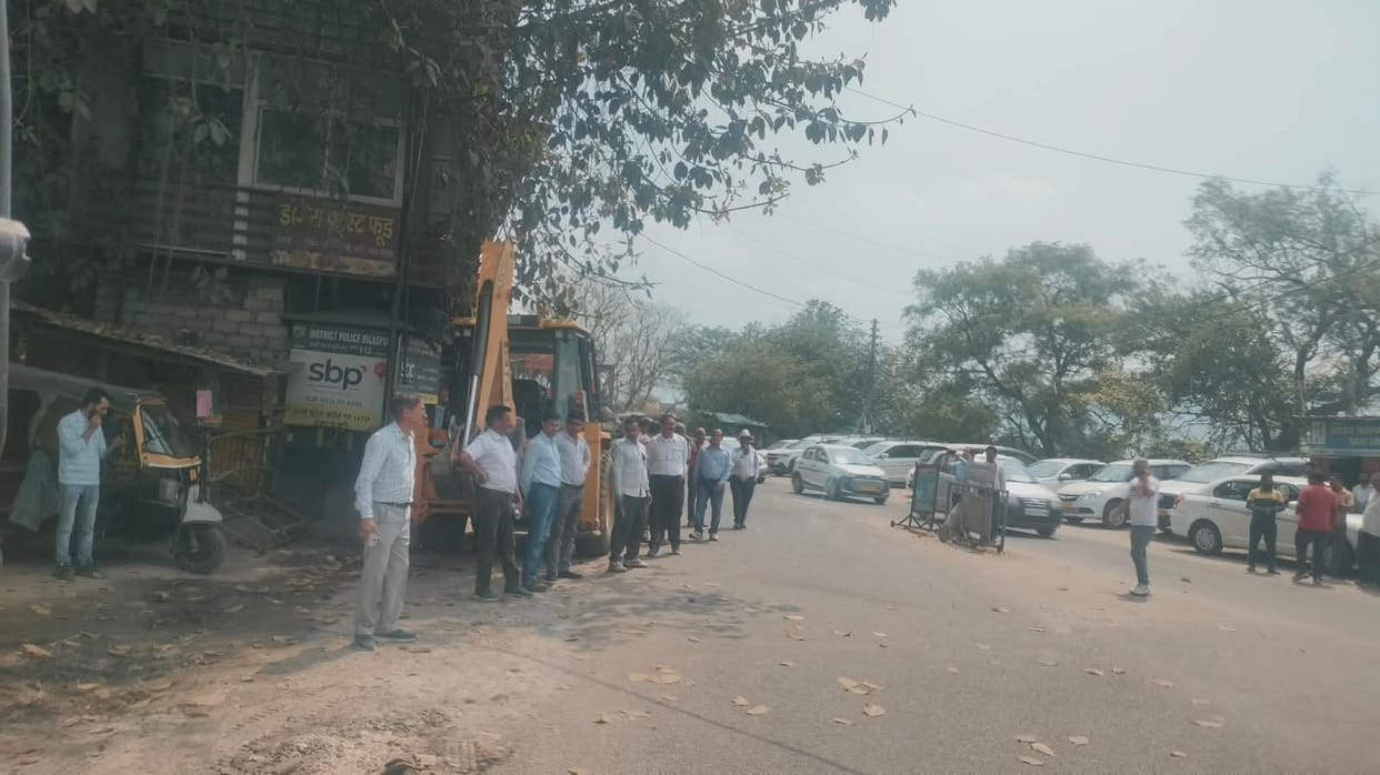 Public Works Department cracks down on illegal encroachments at Bus Stand Chowk