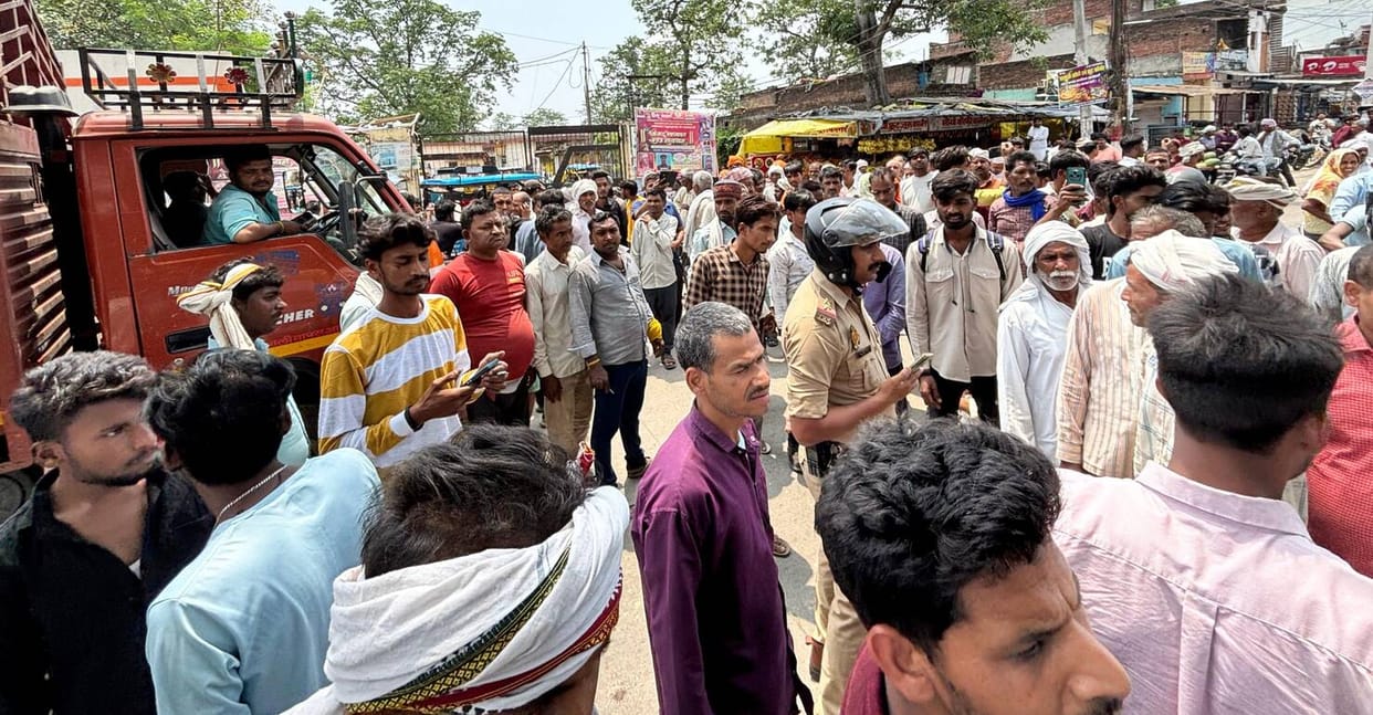 Farmers angry over not getting fertilizer, ruckus at market gate