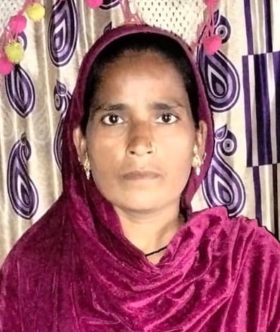 Cement sheets fell on the couple, woman died, youth seriously injured