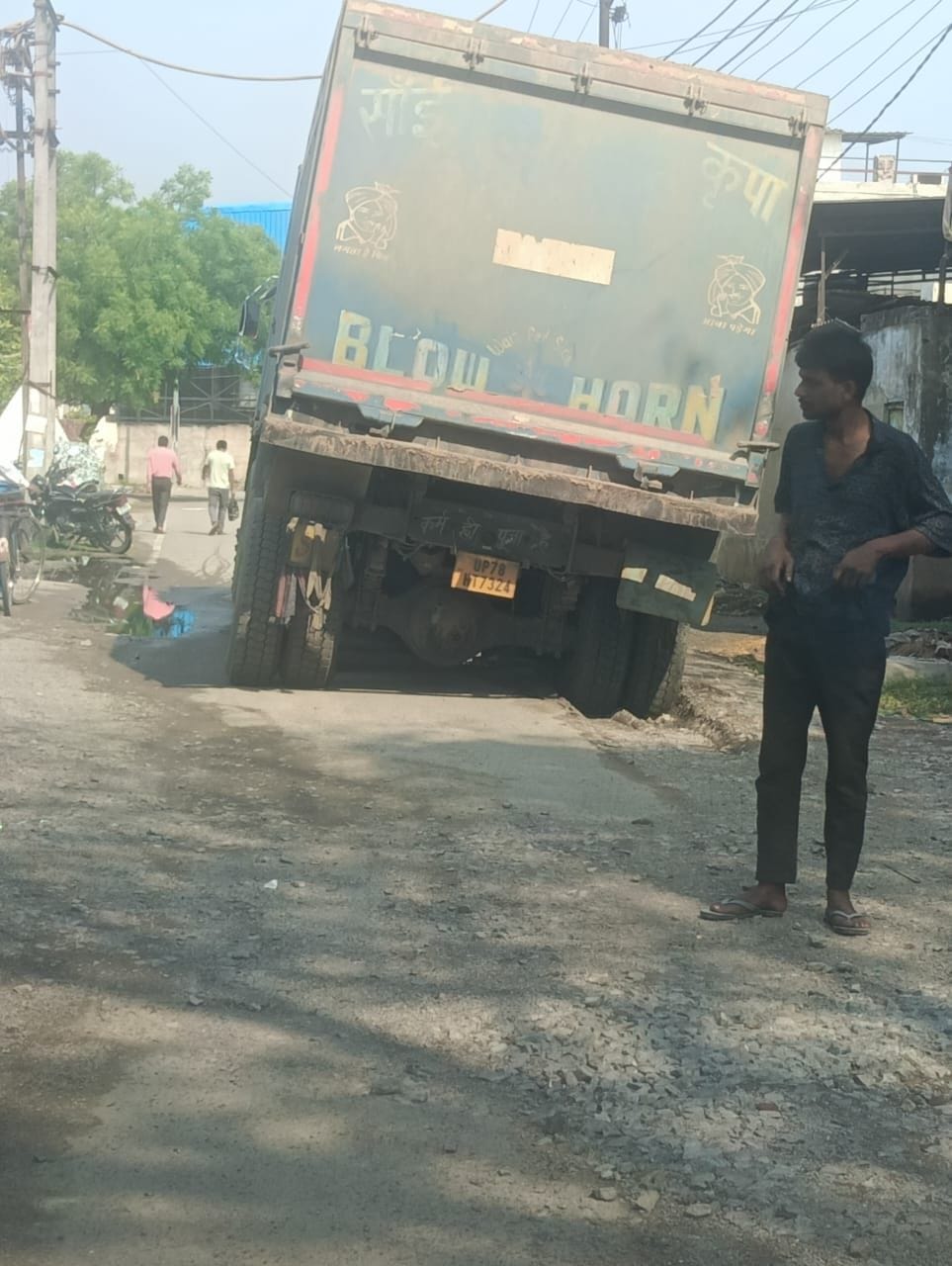 The dilapidated roads of the industrial area worsened the situation.