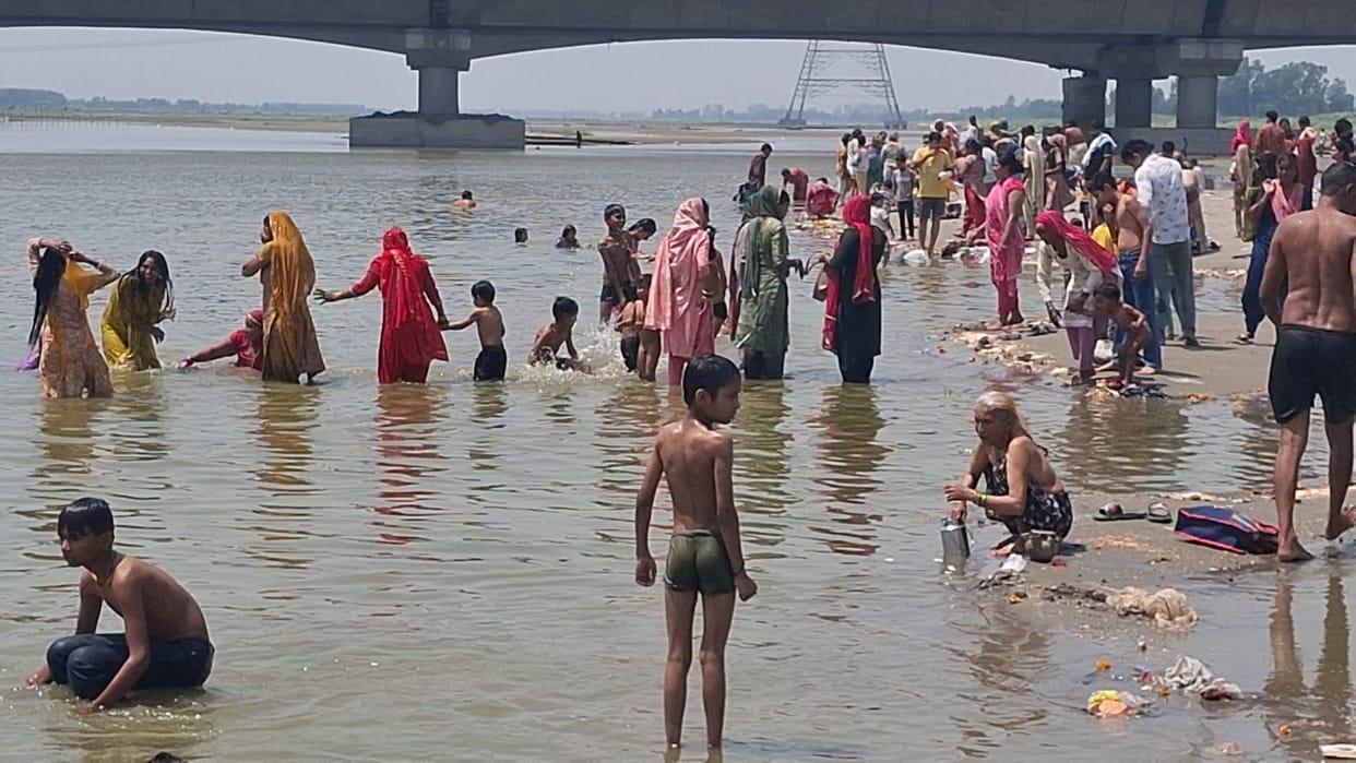 Thousands take a holy dip in the Yamuna on Buddha Purnima
