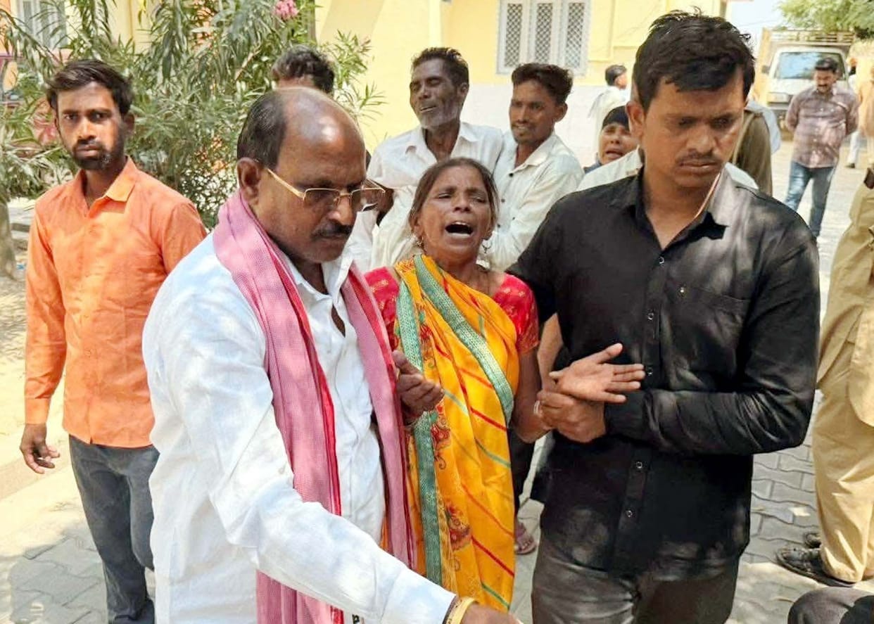 Taking Advantage of Woman's Death in Accident, Stole Jewelry Worth Two Lakhs