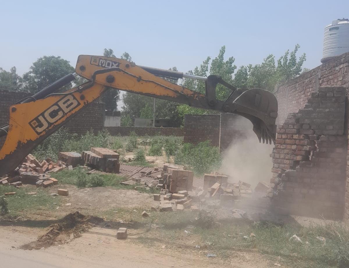 Municipal Corporation's JCBs Move Against Illegal Encroachments in Aurangabad