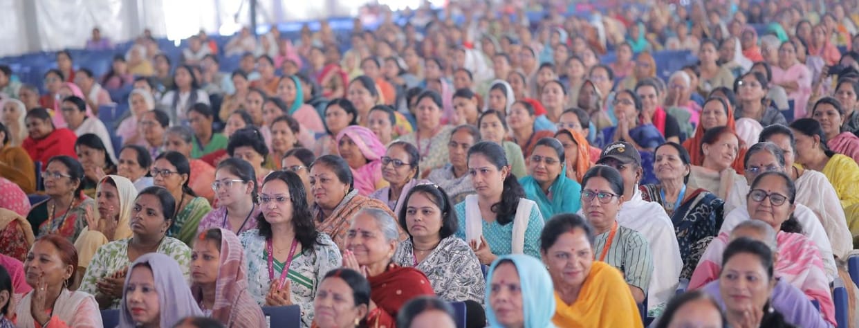 Practitioners prayed for world peace.