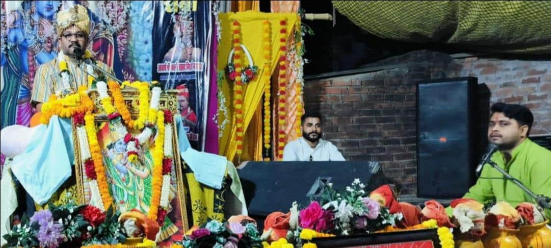 सिंगरामऊ क्षेत्र के रजनीपुर में चल रही श्रीमदभागवत कथा। स्रोत-संवाद