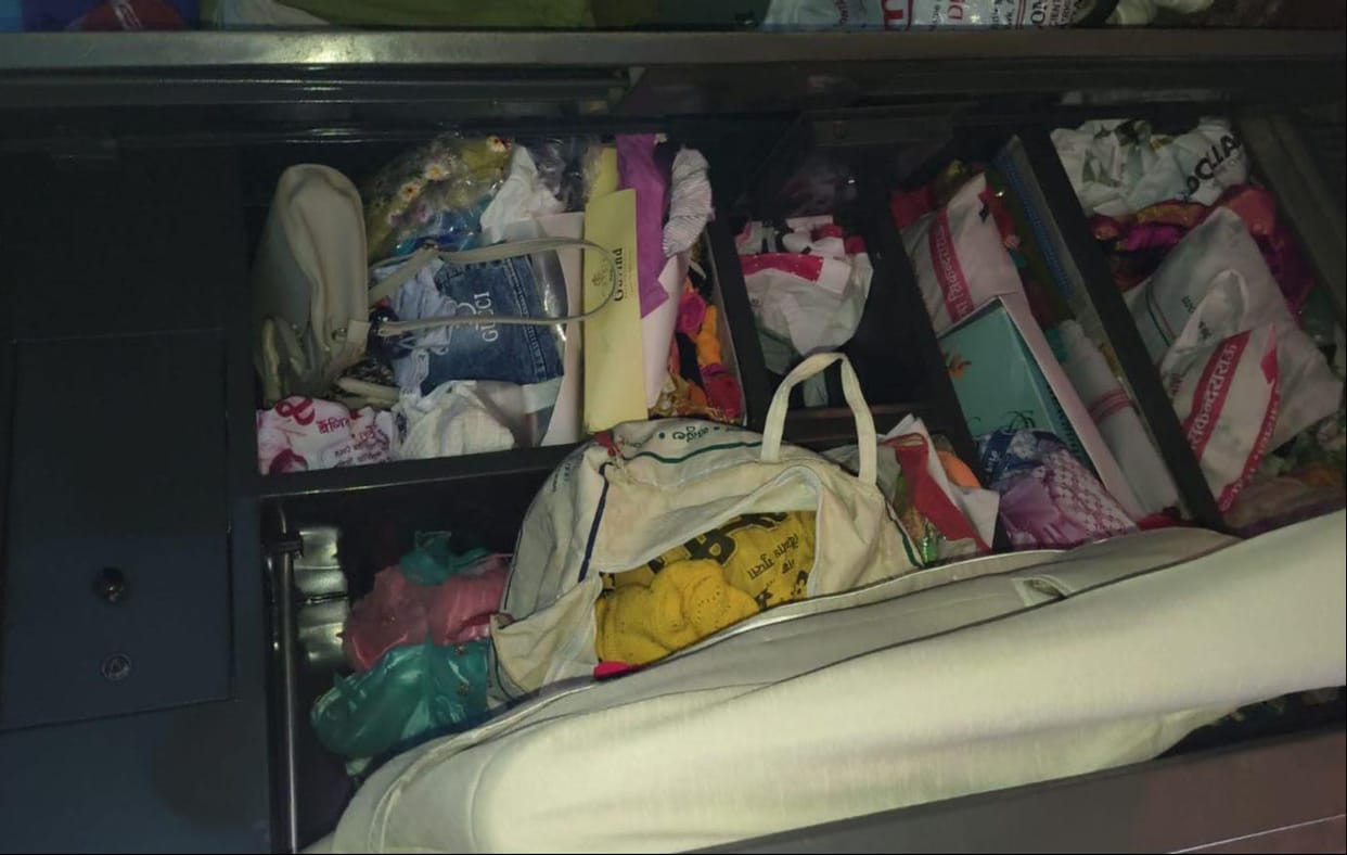 Thieves stole cash and jewelry from an almirah inside the house.