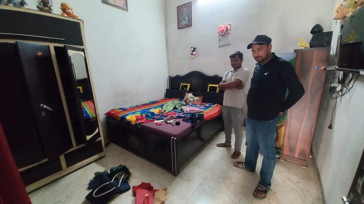 Jewellery worth lakhs stolen from house in Bhuni