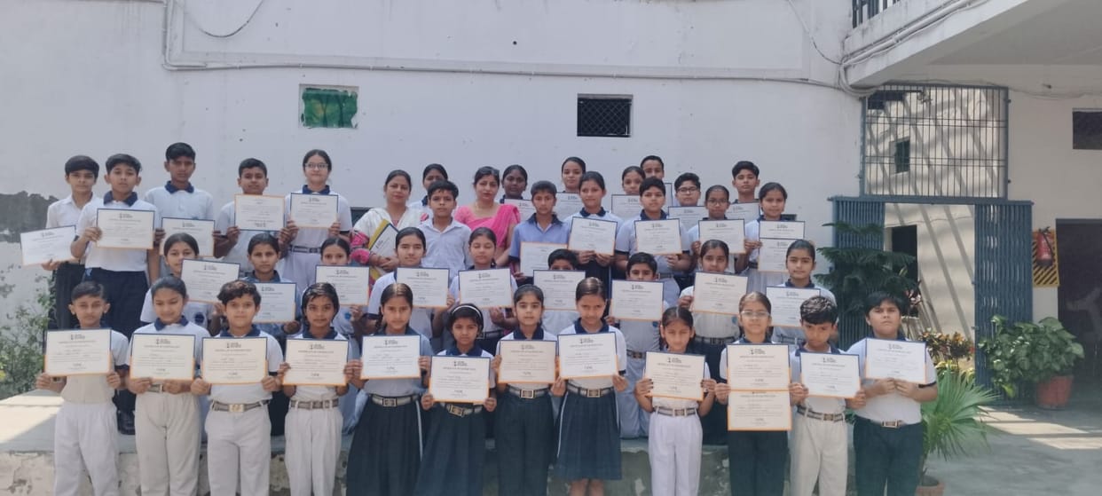 Amar Ujala honored the meritorious students of National Olympiad