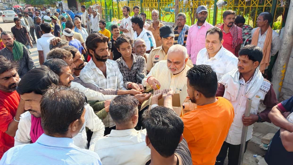 Tea and biscuits were distributed to the workers