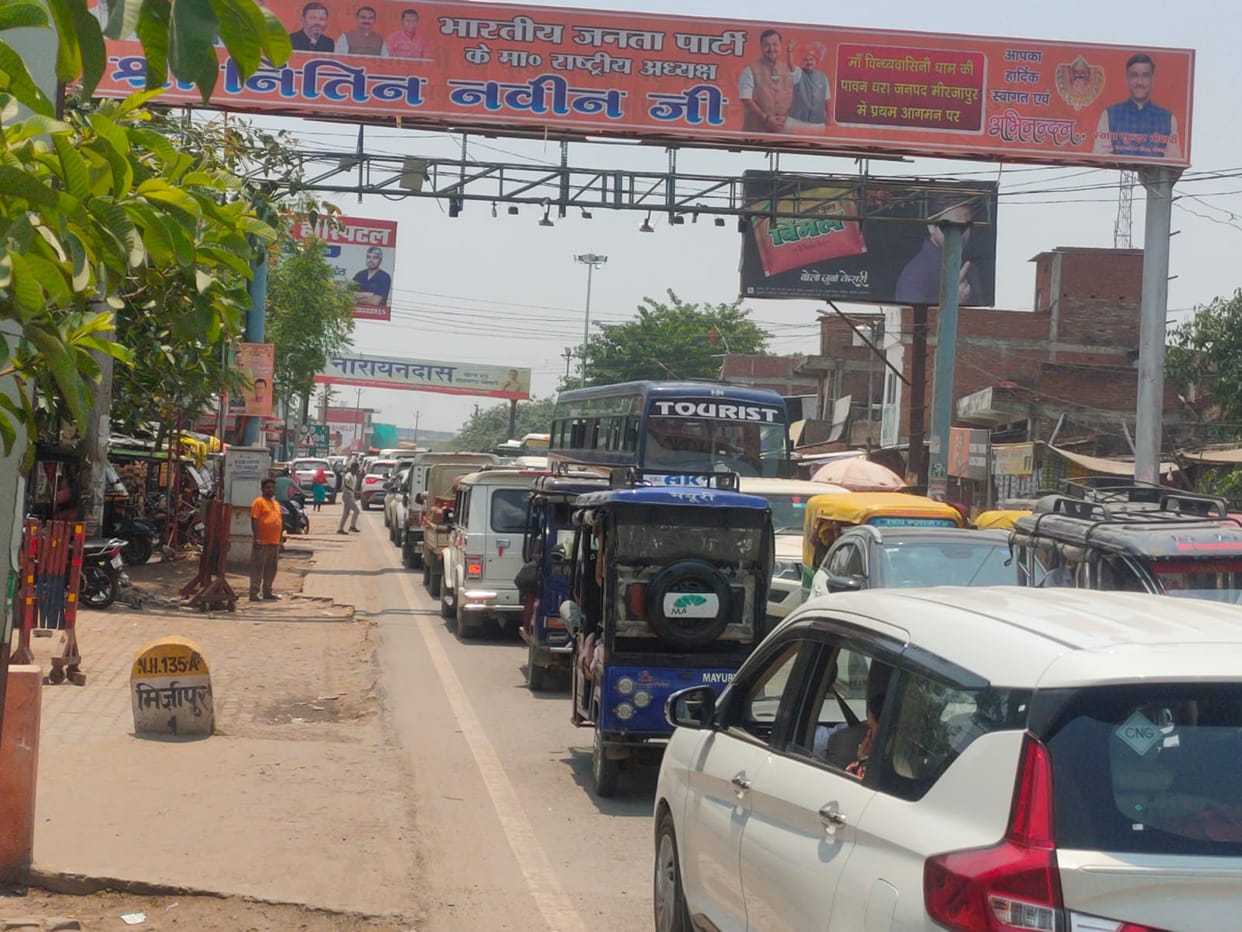 Traffic Jam Lasts 12 Hours Over 3 Kilometers; Vehicles Crawl Along