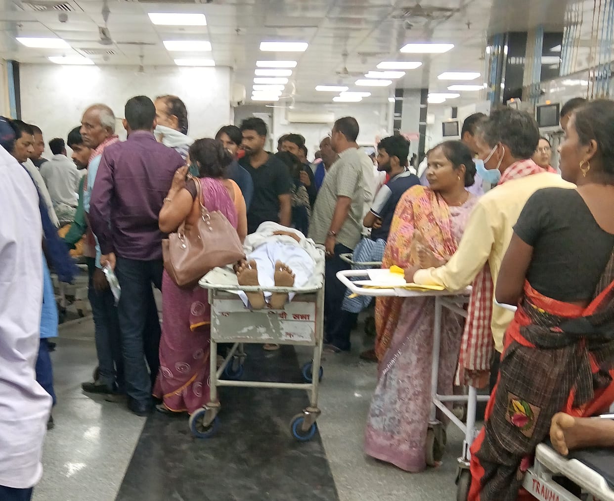 Six doctors for 80 patients in the casualty ward of the trauma centre