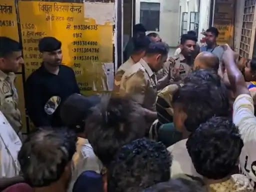 Power Outage Persists After 28 Hours; Angry Residents Surround Power Station