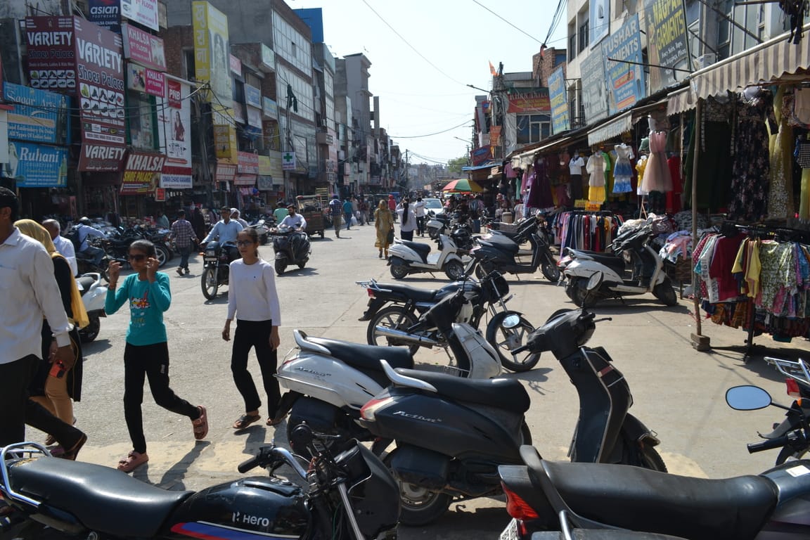 There is no drinking water in the markets of the city of Danveer.