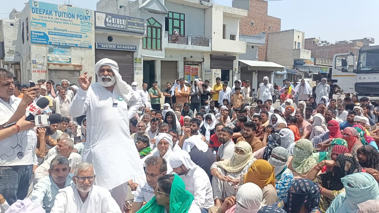 Mundadi jammed in protest against power cuts