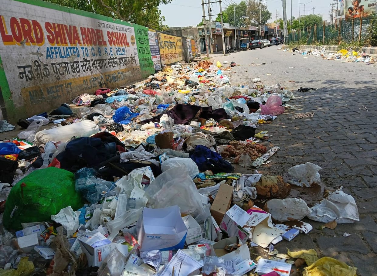 Sanitation Workers on Strike... Garbage Uncollected for Three Days; Filth Spreads Across the City.