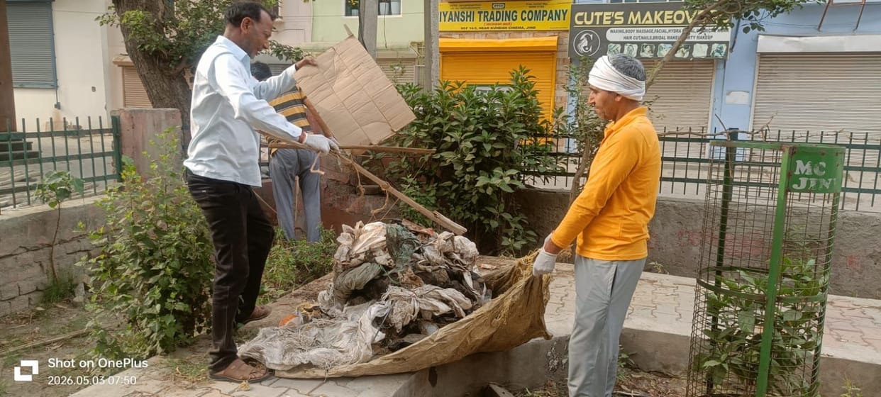 The Seva Sanstha conducted a cleanliness drive at Mahatma Gandhi Park.