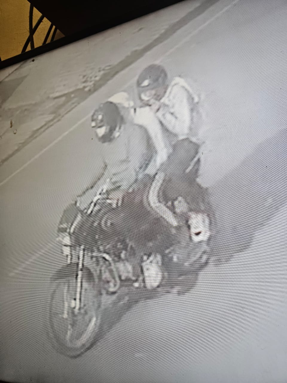 A businessman's driver was robbed of rupees 4.39 lakh by spraying chilli powder in his eyes.
