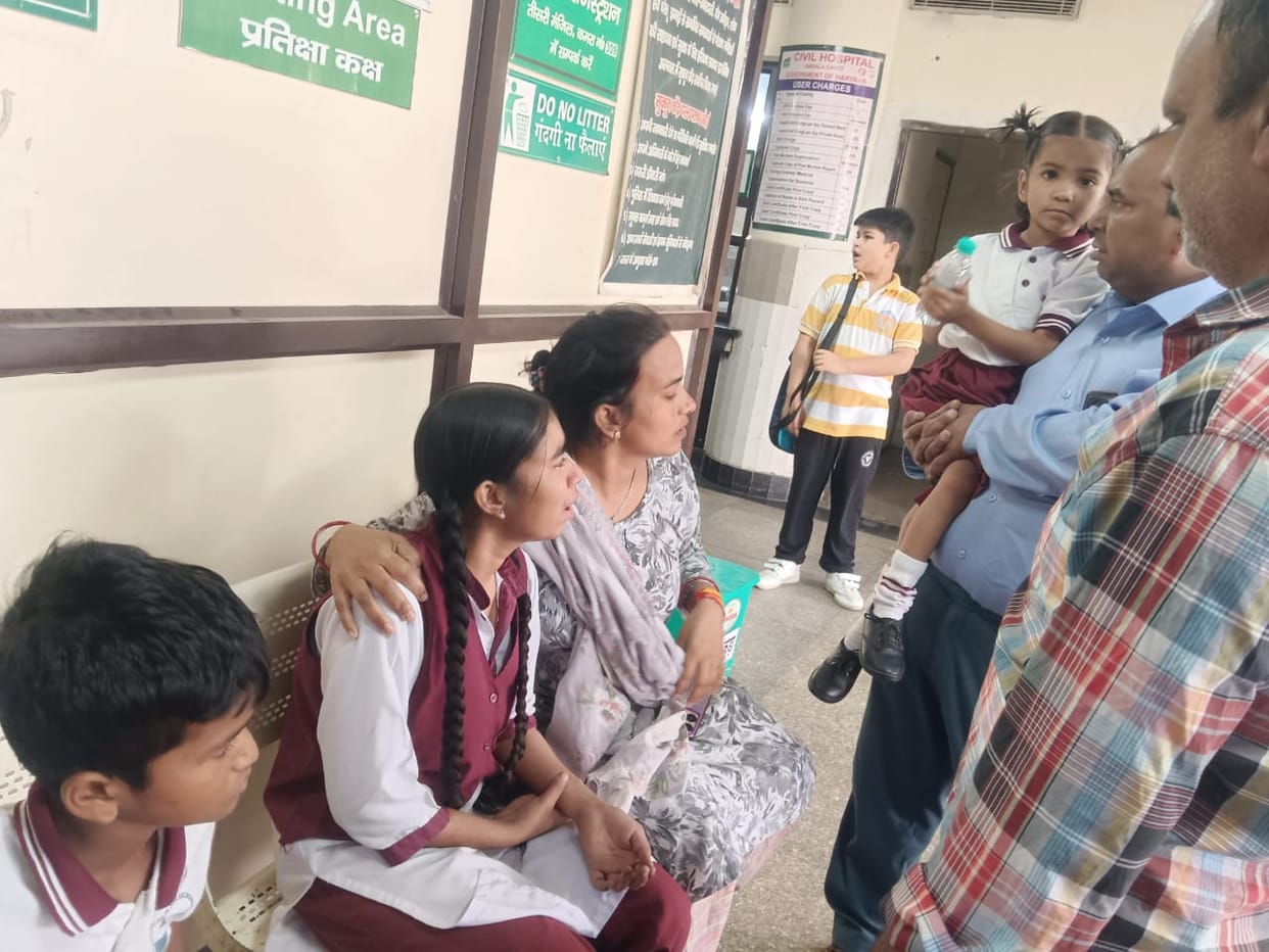 Automobile carrying school children overturns, 6 students injured
