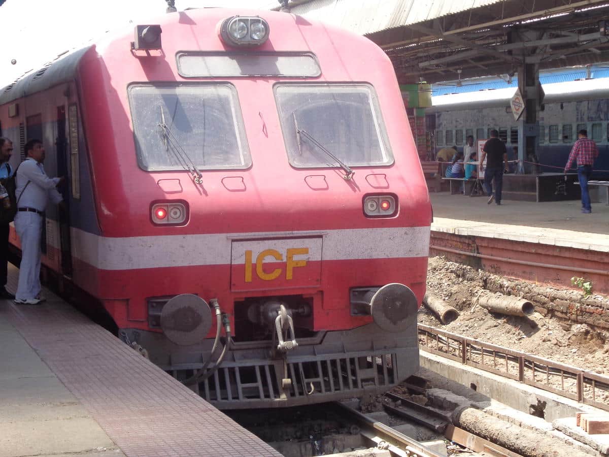 अंबाला कैंट रेलवे स्टेशन से दौलतपुर चौक तक संचालित मेमू ट्रेन। रेलवे