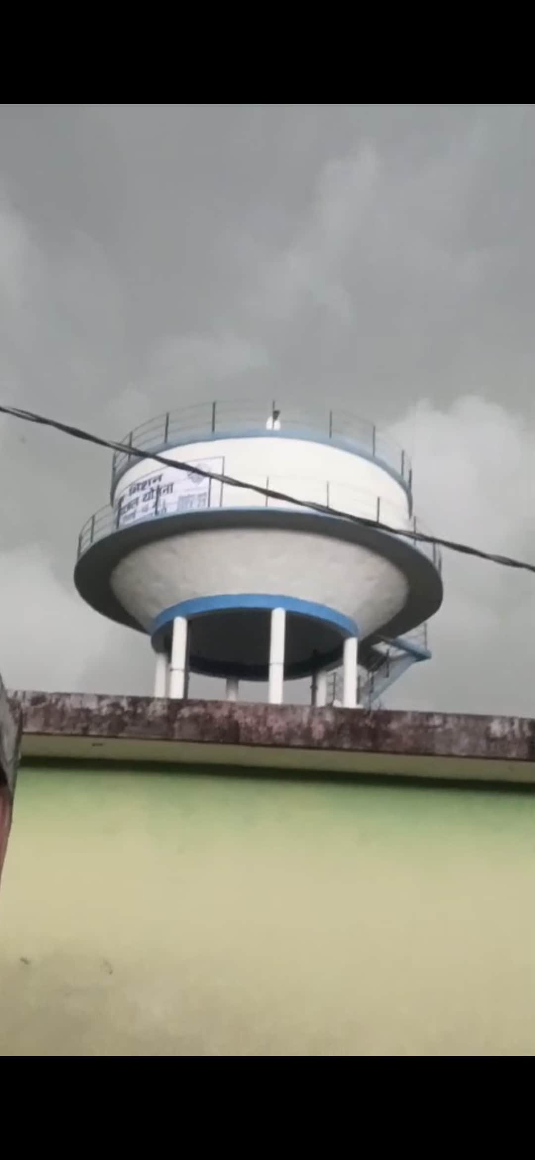 बुग्गावाला में रिश्ता टूटने से आहत होकर पानी की टंकी पर चढ़ा युवक। संवाद
