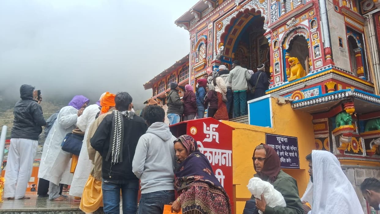 Crowds of devotees are pouring into Mana village, with the Bhima Bridge and Satopanth route becoming the center of attraction