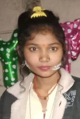 फोटो 03 एचएएमपी 26-  मृतक खुशबू की फाइल फोटो।   परिजन