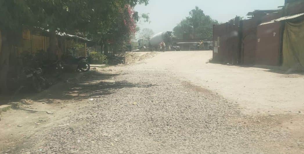 फोटो-1-खस्ताहाल जगदीशपुर -सुब्बाखेड़ा संपर्क मार्ग। स्रोत: ग्रामीण।