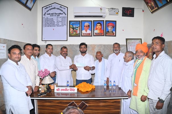 A cheque of Rs 5 lakh was handed over for the beautification of Prajapati Dharamshala.