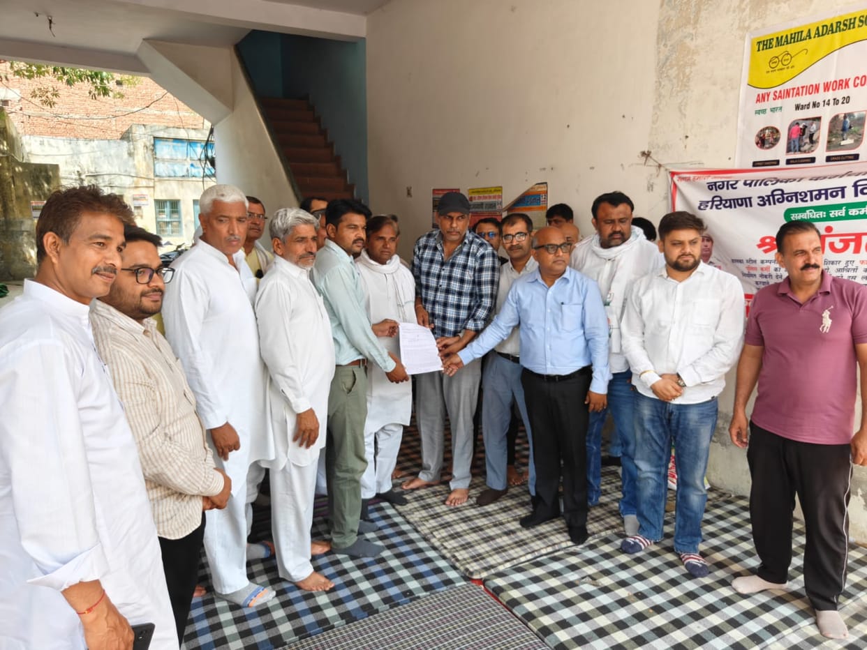 Employees will lock the corporation office today and burn the effigy of the CM.