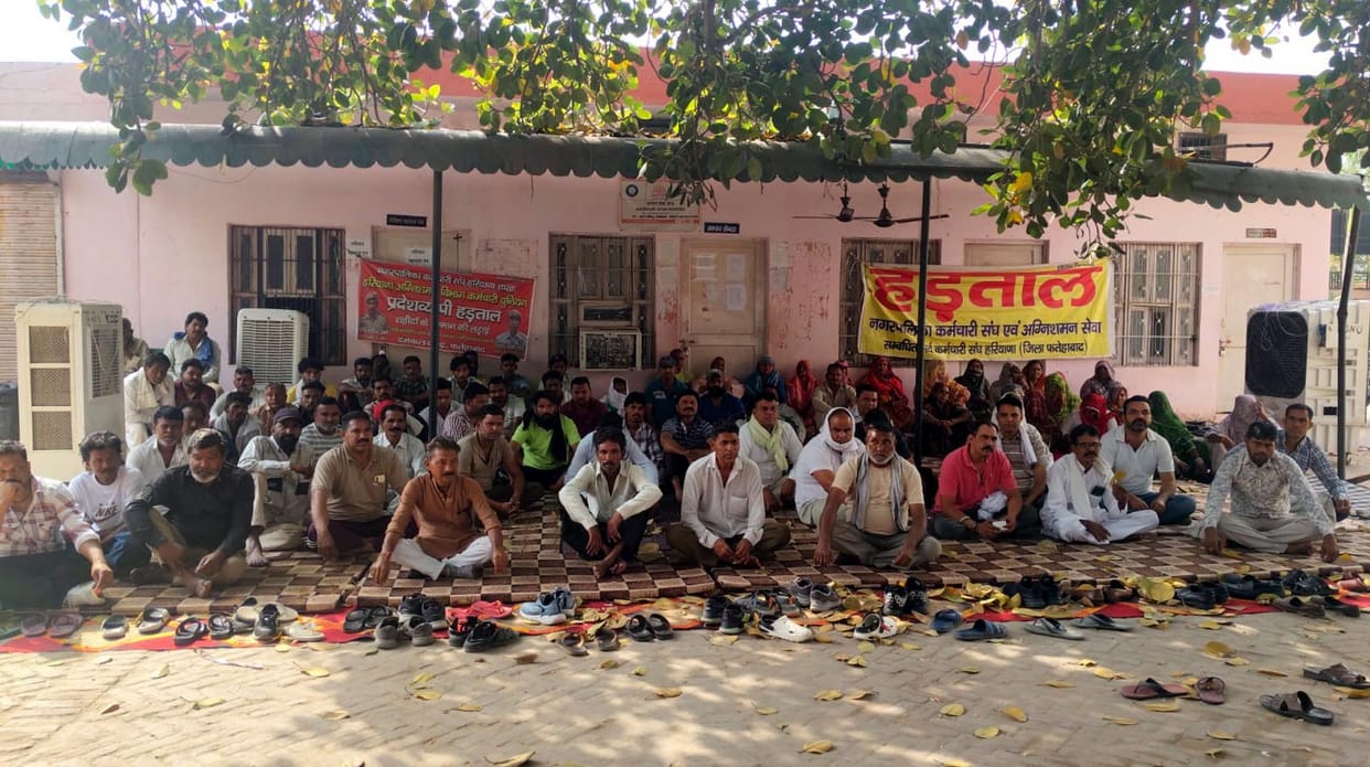 Door to door garbage collection stopped, situation may worsen today