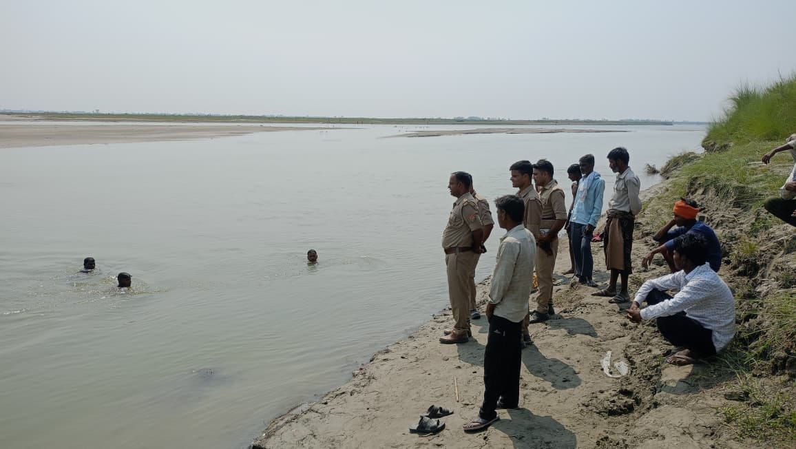 A villager who went to eat watermelon drowned in the Ganges while bathing.