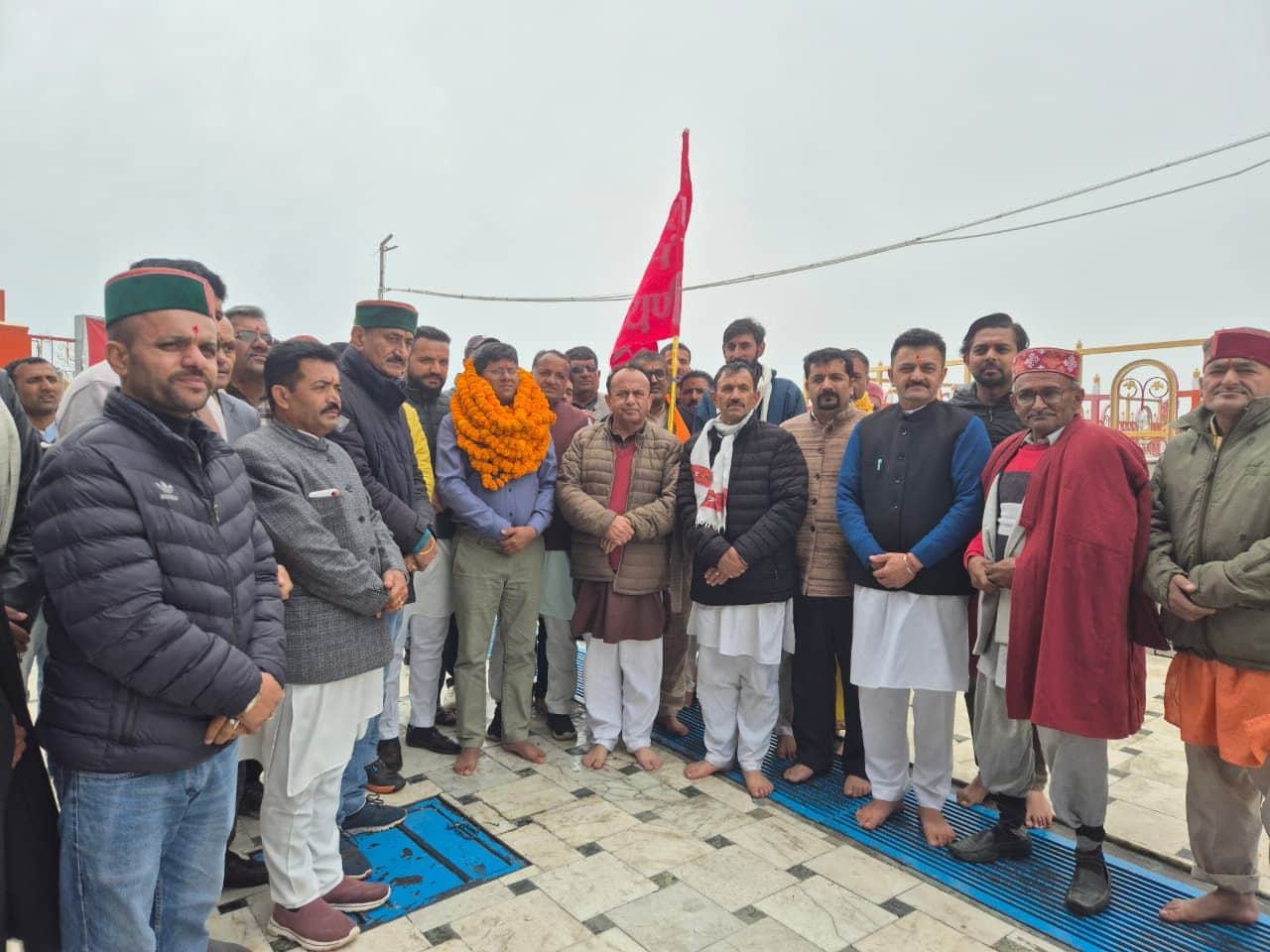 हरिपुरधार में मां भंगायणी मेले के शुभारंभ मौके पर लोग। संवाद