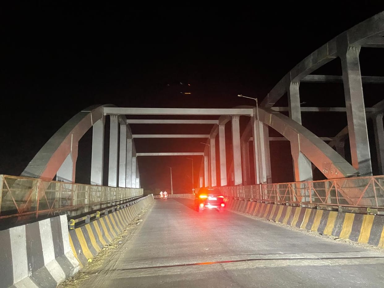 From Handia intersection to Andawa, the highway remains in darkness
