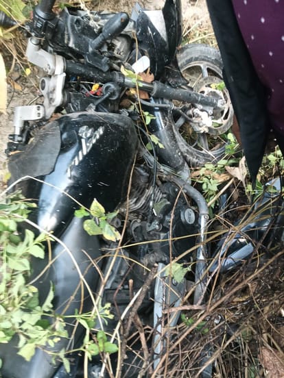 Motorcyclists plunge 50 meters into gorge after collision with taxi; one dead.