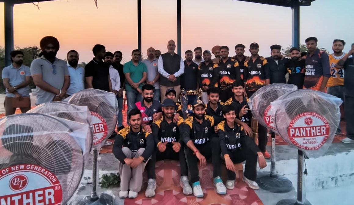 Una won the cricket tournament, defeating Kangar by 20 runs.