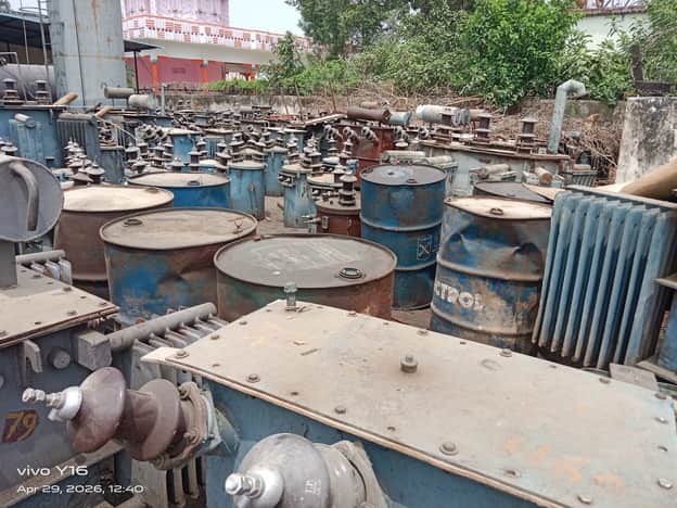 कसया में संचालित कार्यशाला में खराब पड़े ट्रांसफार्मर।संवाद