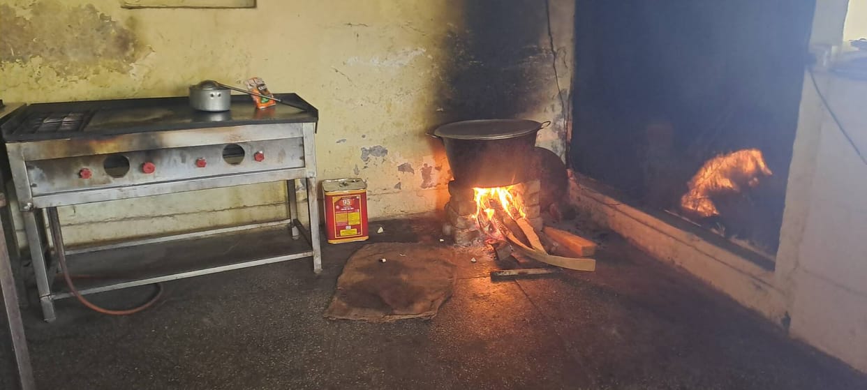 Cylinder crisis in the grain market canteen