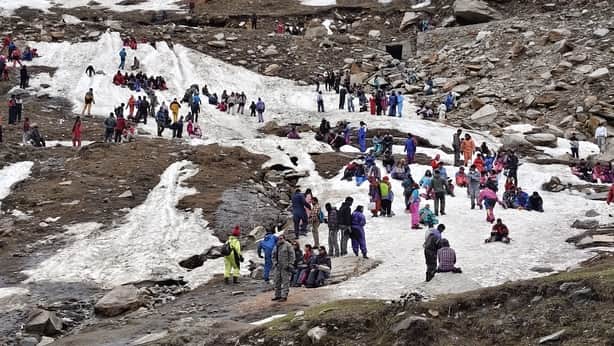 लाहौल के ग्रांफू में उमड़ी सैलानियों की भीड़। संवाद