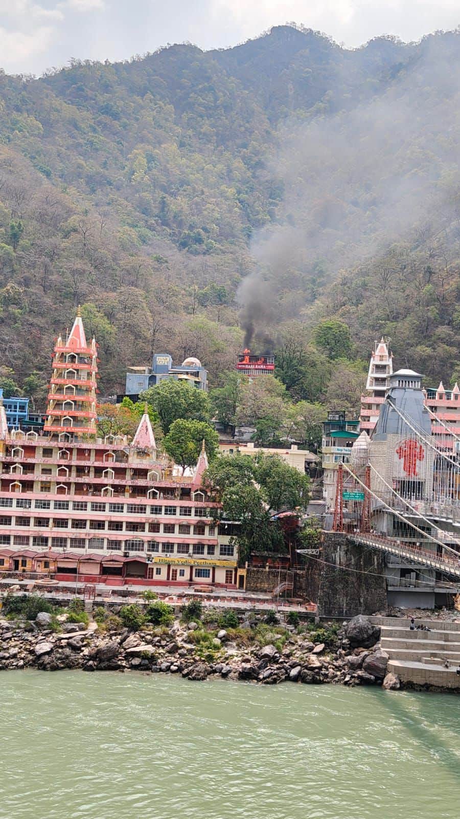 लक्ष्मणझूला क्षेत्र में होटल में लगी आग: जागरुक पाठक