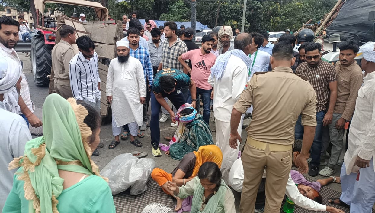 Roadways bus collides with tractor-trolley; 12 injured