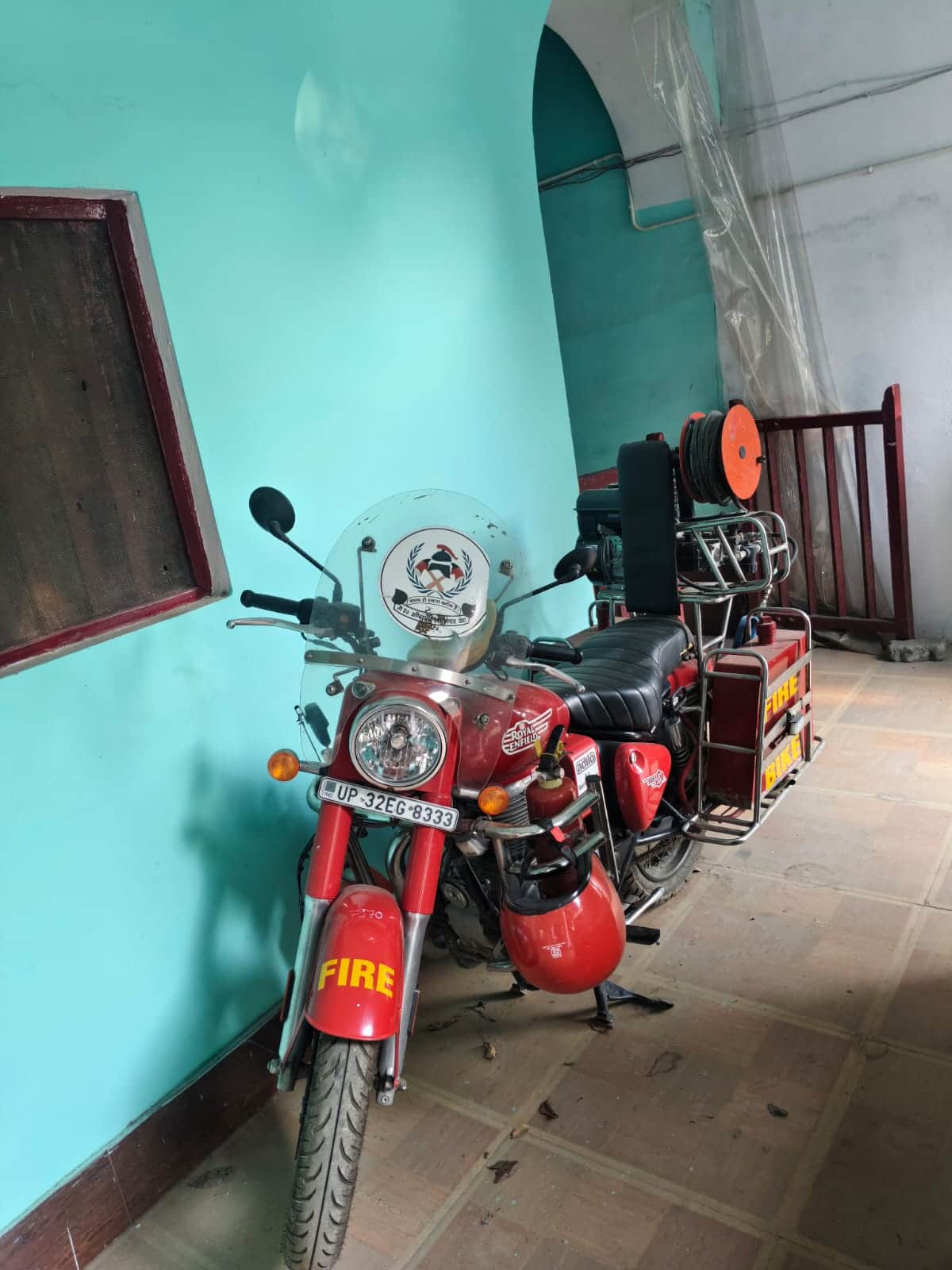 मुख्यालय पर खड़ी फायर बाइक। स्रोत विभाग