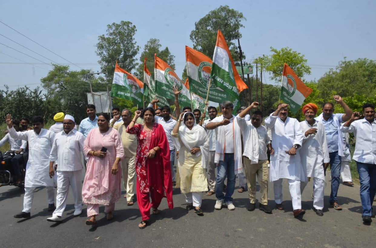 Police stopped the Congress march, leading to a scuffle.